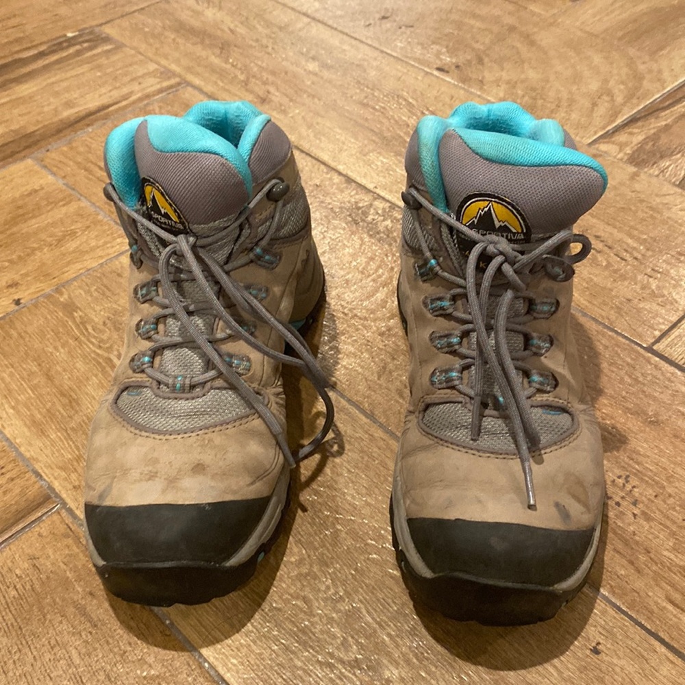 Super lightweight water proof hiking shoes